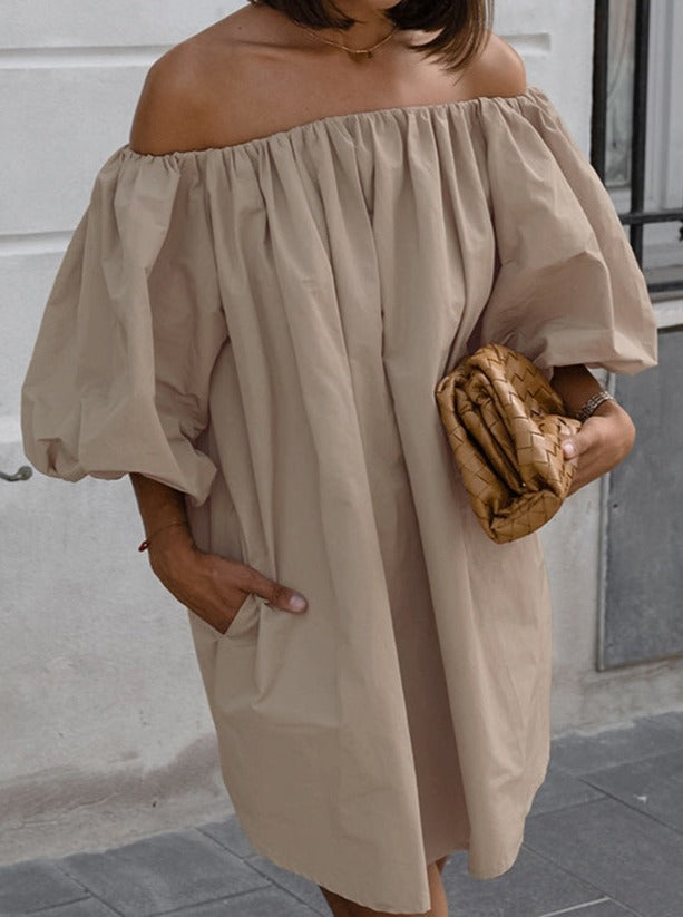 Elegantes Khaki Kleid mit kurzen Ärmeln und Falten