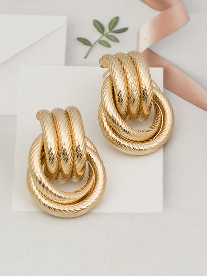 Viva Trend | gedrehte Ohrstecker mit modernem Design Für Frauen