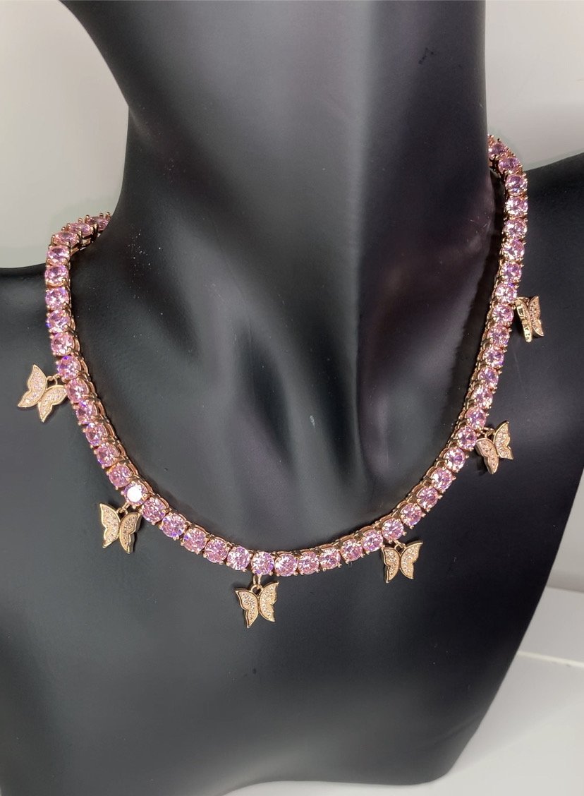 Viva Trend | Elegante Kette mit delikatem Schmetterlingsanhänger