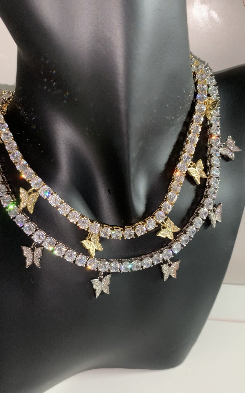 Viva Trend | Elegante Kette mit delikatem Schmetterlingsanhänger
