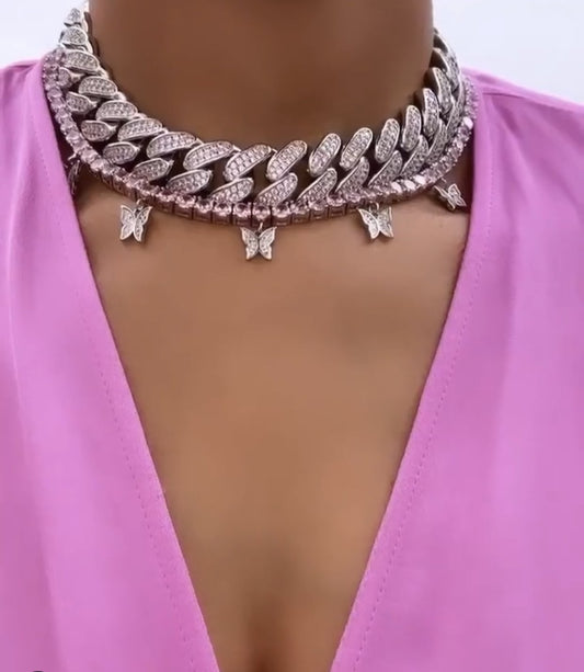 Viva Trend | Elegante Kette mit delikatem Schmetterlingsanhänger