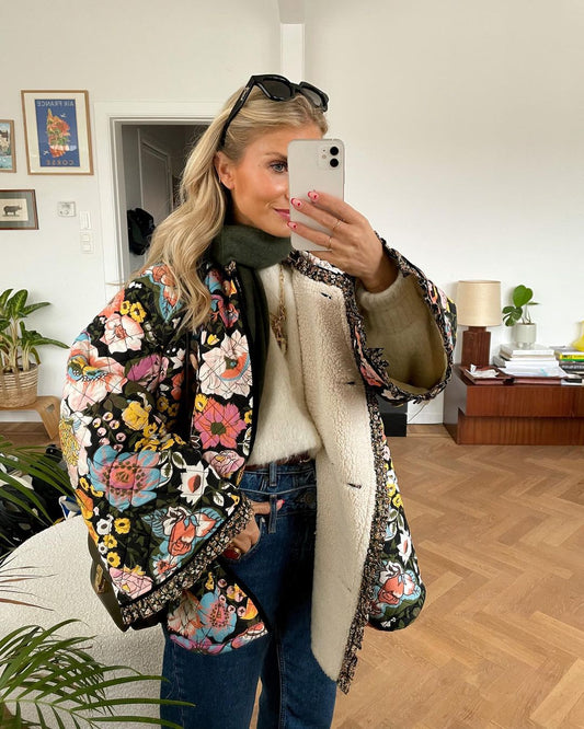 Viva Trend - Damen lebhaft florale gesteppte Kimono-Jacke