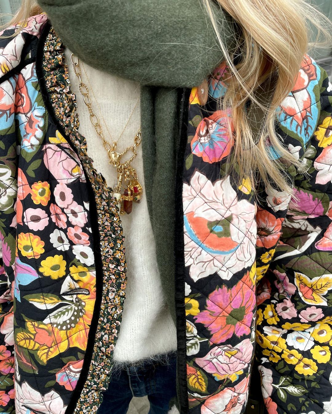 Viva Trend - Damen lebhaft florale gesteppte Kimono-Jacke